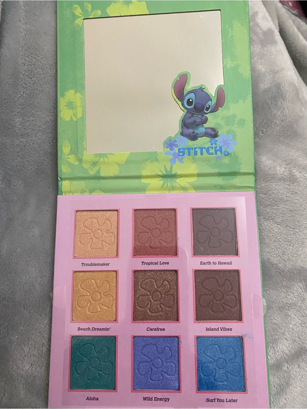Disney Stitch Green and Purple Eyeshadow Palette - Picture 5 of 5